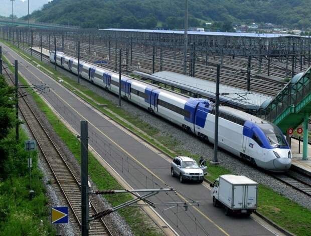 самые быстрые скоростные поезда в мире: KTX Sancheon. фото