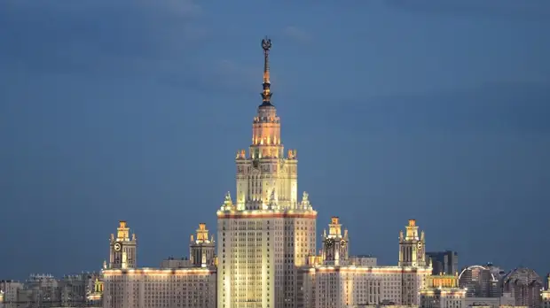 Профессор ВШЭ Александров попросил вернуть несовершеннолетнюю студентку МГУ в школу