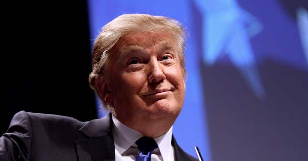 Трамп: Принц Саудовской Аравии теперь вынужден «целовать мой зад» (ВИДЕО)