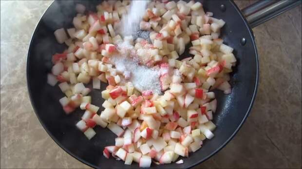 Пушистые лепешки на кефире с карамелизированными яблоками Еда, Вкусно, Рецепт, Лепешки, Яблоки, Другая кухня, Длиннопост, Видео рецепт, Тесто, Видео