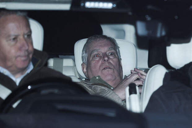 Дмитриев назвал фото экс-принца Эндрю в Лувре концом британской короны