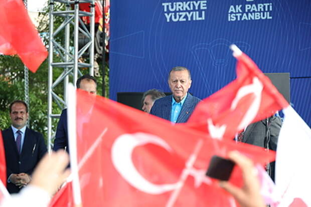 Эрдоган провел экстренное заседание после предупреждения о госперевороте