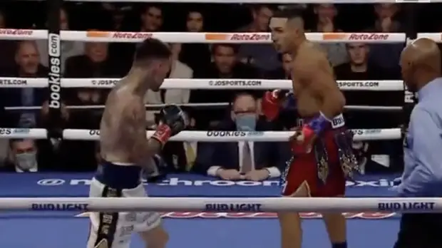 Лопес проиграл Камбососу и лишился чемпионских титулов