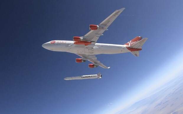 Virgin-Orbit-запуск-ракеты-в-воздухе-1024x640 Virgin Orbit смогли запустить ракетный носитель с самолета