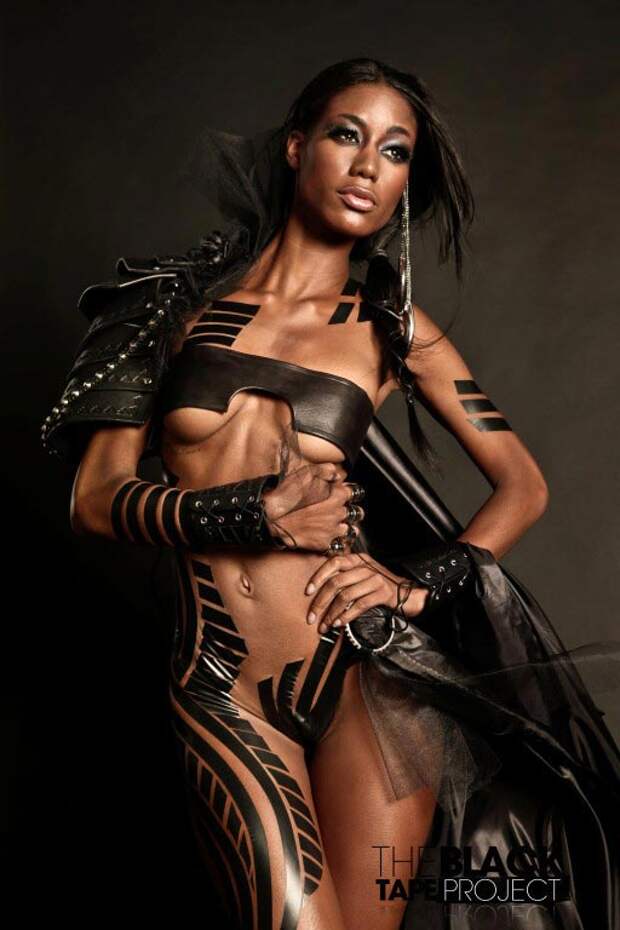 terraoko Black Tape Project 2014 12 Девушки, одетые в чёрную изоленту  Джоэлом Альварезом