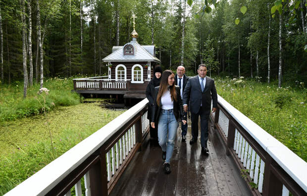 Игорь Руденя и Зарина Догузова посетили святыни осташковской земли в Тверской области
