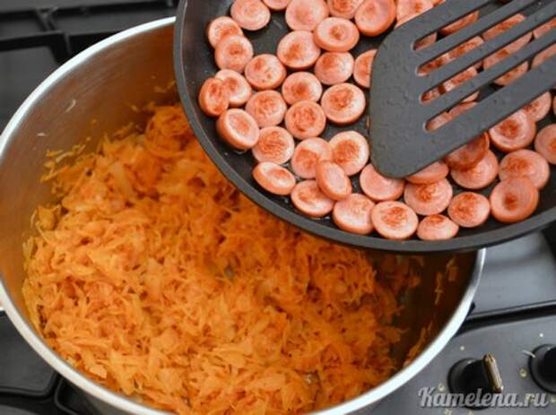 Тушеная капуста с сосисками — 9 шаг