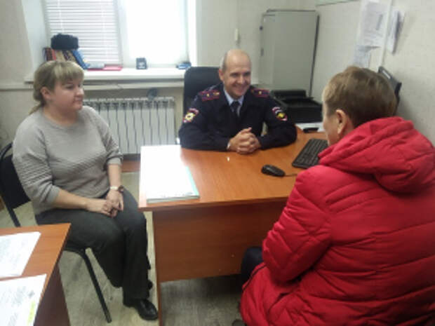 В Самарской области общественница провела «Один день с участковым»