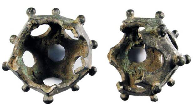 Фрагмент додекаэдра, отлитого из сплава меди (1 &amp;mdash; 400 н.э.), обнаружен в Йоркшире с помощью металлоискателя, Англия (Portable Antiquities Scheme / Creative Commons).