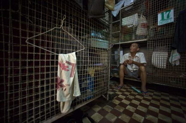 Жизнь в клетках на улицах Гонконга.