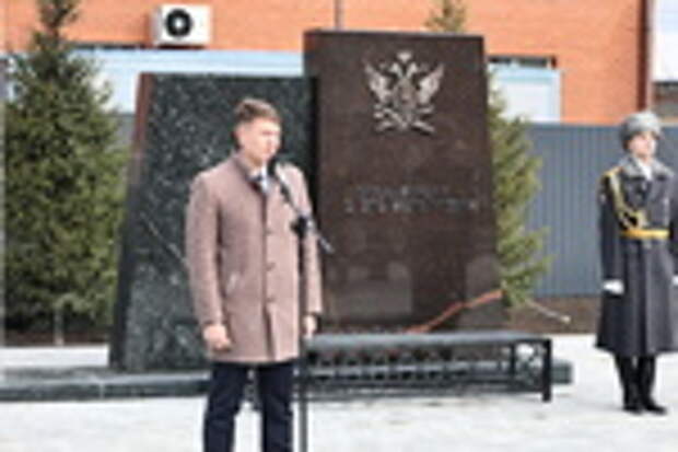 Памятник судебным приставам в Барнауле / Фото: Екатерина Смолихина / amic.ru