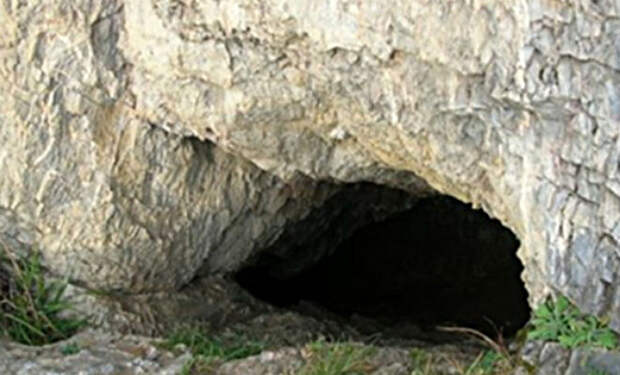 Соседи смеялись над семьей в пещере. Заглянули внутрь и прекратили: камень превратили в дворец