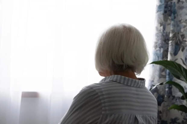 Ночные прогулки и нарушение сна: два симптома деменции, которые нельзя игнорировать