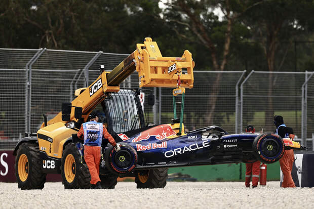 Пилот "Ред Булла" Ферстаппен разбил болид в квалификации Гран-при "Формулы-1"