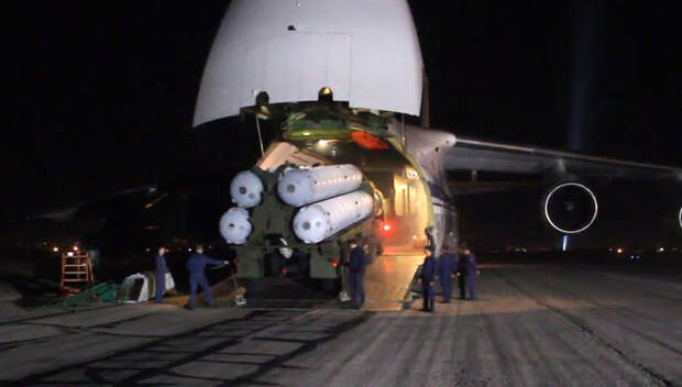 Зенитно-ракетные комплексы С-300, доставленные в Сирийскую Арабскую республику самолетом Ан-124-100...