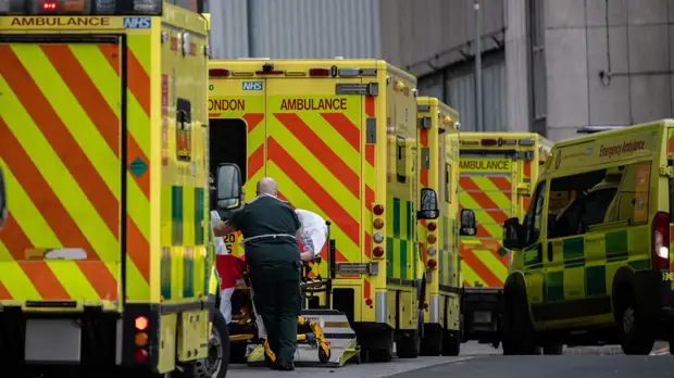 В Британии за сутки выявили более 74 тысяч случаев коронавируса