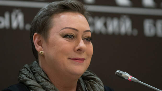 Директор Ароновой Дмитрюкова опровергла сообщения о воспалении пищевода у актрисы