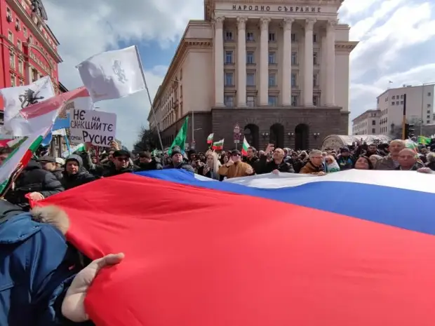Только посмотрите на эти фотки из Болгарии. Болгары проснулись