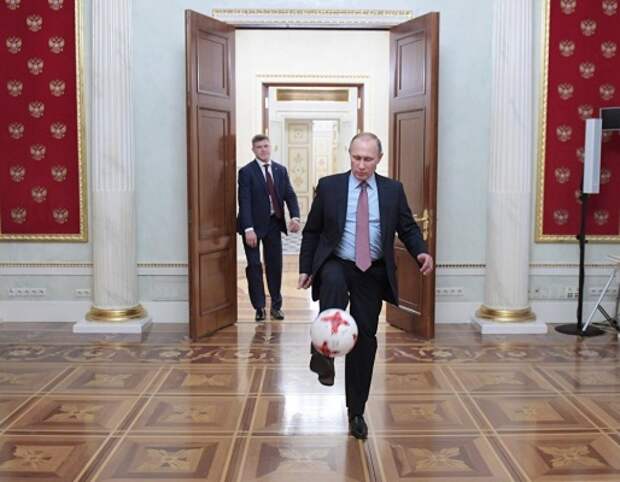 Путин поздравил Черчесова и сборную с впечатляющей победой