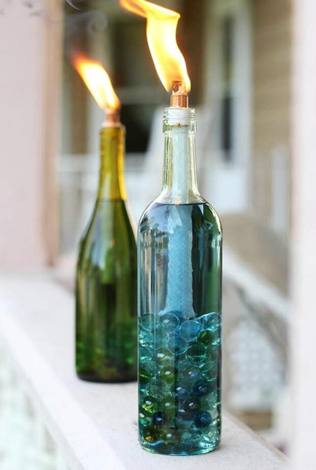 Свечи в бутылках.