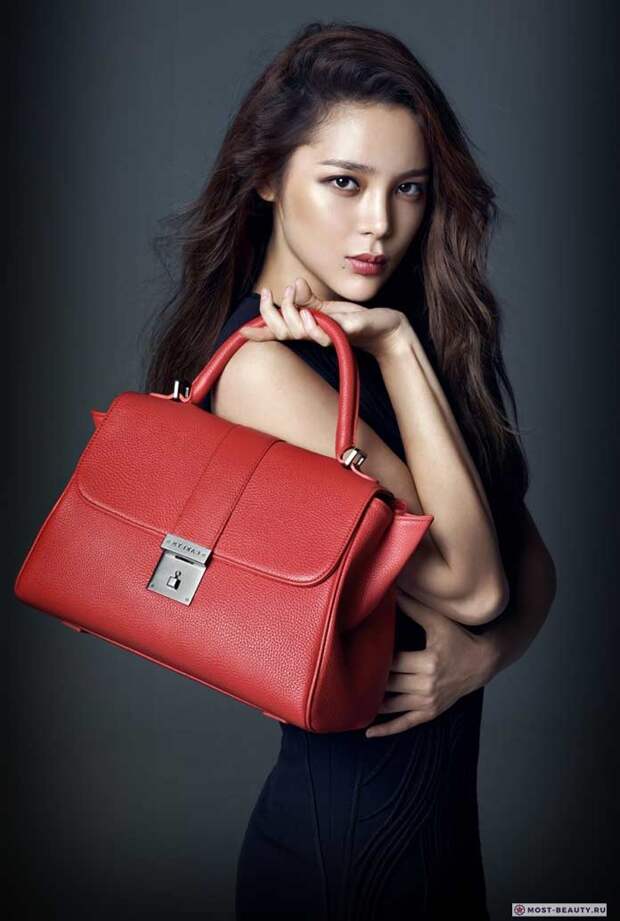 Park Si Yeon