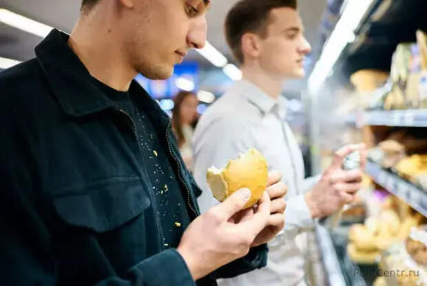 Как покупатели гадят в супермаркетах: разве это нормально? Продукты стоит проверять дважды