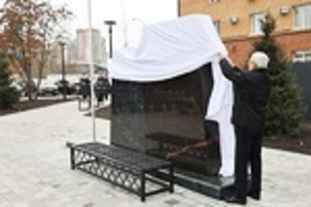 Памятник судебным приставам в Барнауле / Фото: Екатерина Смолихина / amic.ru