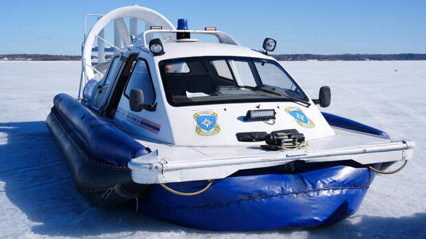 Грузовик с людьми провалился под лед водохранилища в Приамурье