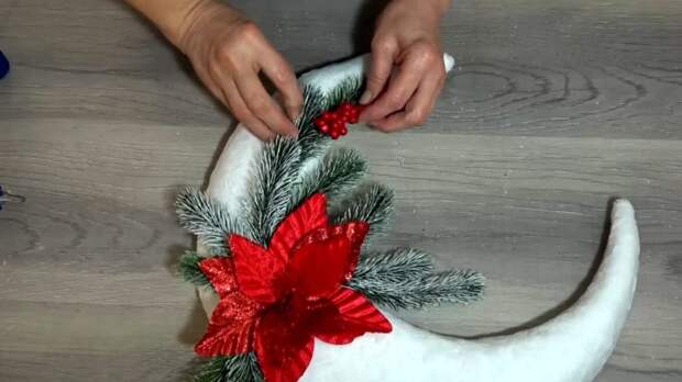 Из недорогих материалов, купленных в FixPrice можно сделать обалденный новогодний декор