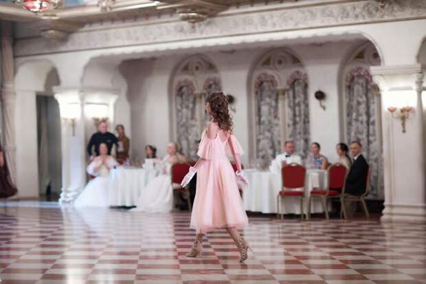 ВОЗВРАЩЕНИЕ В СКАЗКУ: ЗИМНИЙ БАЛ «ЕКАТЕРИНБУРЖСКИХ СЕЗОНОВ»  СВЕРКАЛ В СЕРДЦЕ УРАЛА