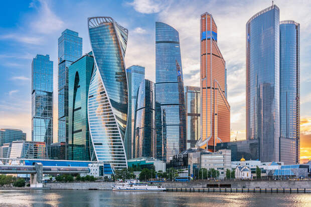 Mash: рыбак поймал девятикилограммовую щуку у "Москвы-Сити"