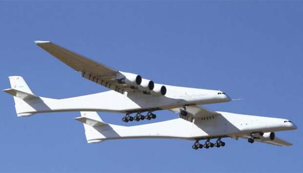 Stratolaunch_samolet