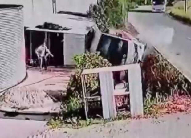 Перевернувшийся в Турции автобус с российскими туристами попал на видео