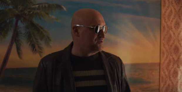 В Okko состоится премьера инклюзивной комедии «Встать на ноги» с Куценко и Ершовой