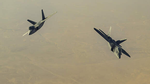 Американские истребители F-22 Raptor над территорией Сирии. Архивное фото