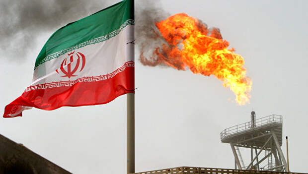 Иранский флаг в Персидском заливе. Архивное фото