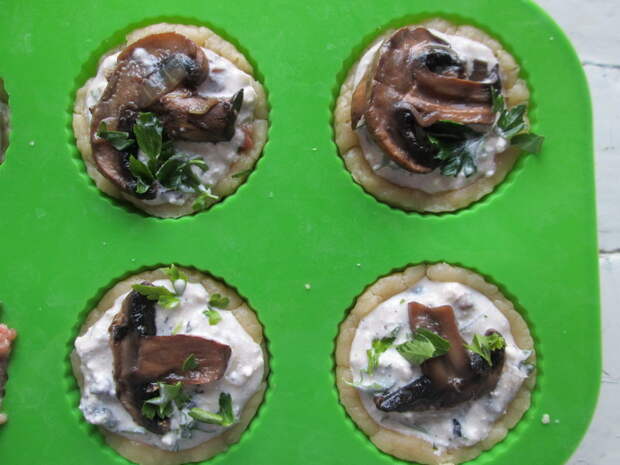 Фуршетный вариант открытого пирога или Реально вкусный перекус для домашнего народа