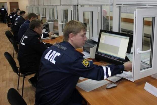 Получить номерные знаки на машину в автосалоне пока что невозможно