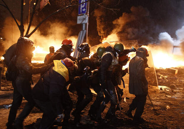 Самые невероятные и удивительные фотографии противостояния в Украине Uariot28 Самые невероятные и удивительные фотографии противостояния в Украине