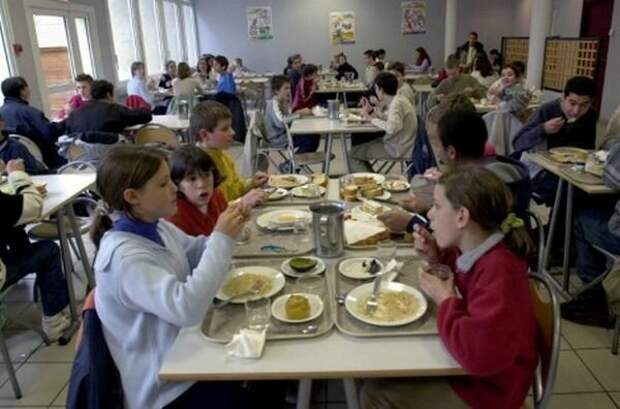 Прием пищи во Франции считается частью процесса обучения.