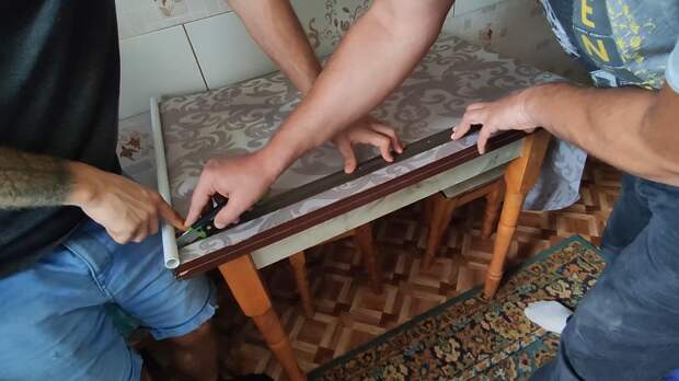 Отрезал дома, помог придерживать сын