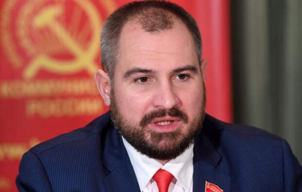 Лидера «Коммунистов России» отправили в отставку за связь с «прозападными финансовыми институтами» Лидера «Коммунистов России» отправили в отставку за связь с «прозападными финансовыми институтами»