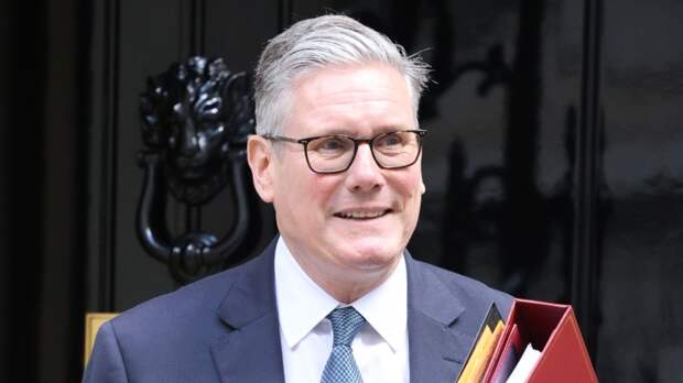 Bloomberg узнал о требовании Стармера увеличить оборонные расходы Британии