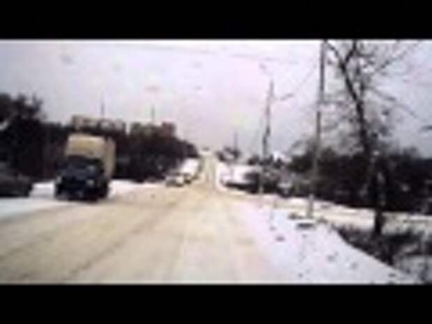 Самая бессмысленная и обидная авария за два дня снегопада в Москве. Видео