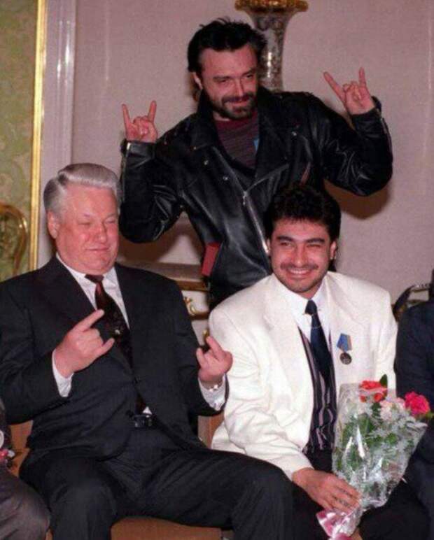 Борис Ельцин встречается с участниками группы "АлисА". Москва. РФ. 1993 год. ретро фото, фотт, это интересно