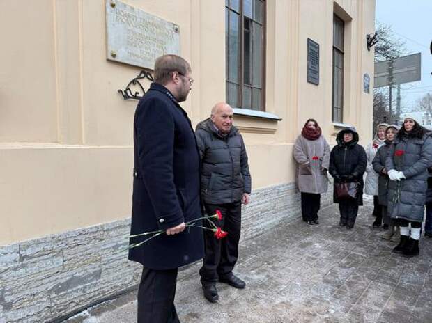 В Василеостровском парке почтили память работников трамвая в годы блокады