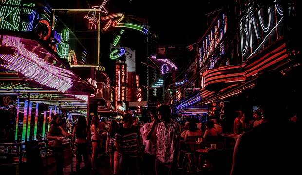 В Таиланде не могут решить, когда закрывать бары для туристов