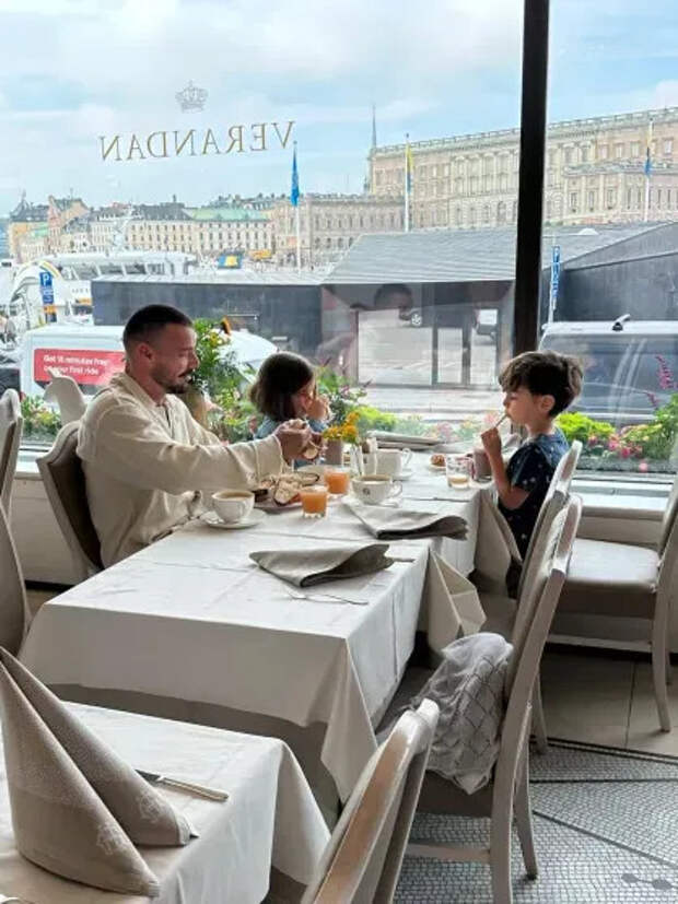 Рики Мартин с младшими детьми