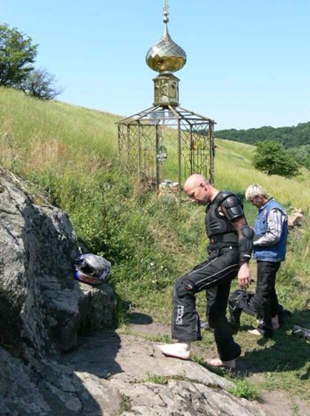 Коржовый Кут уже стал местом паломничества, куда едут со всей Украины. А эти байкеры - вообще из Бельгии. 