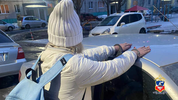 Полицейские поймали трех барнаульцев, которые распространили около 500 закладок